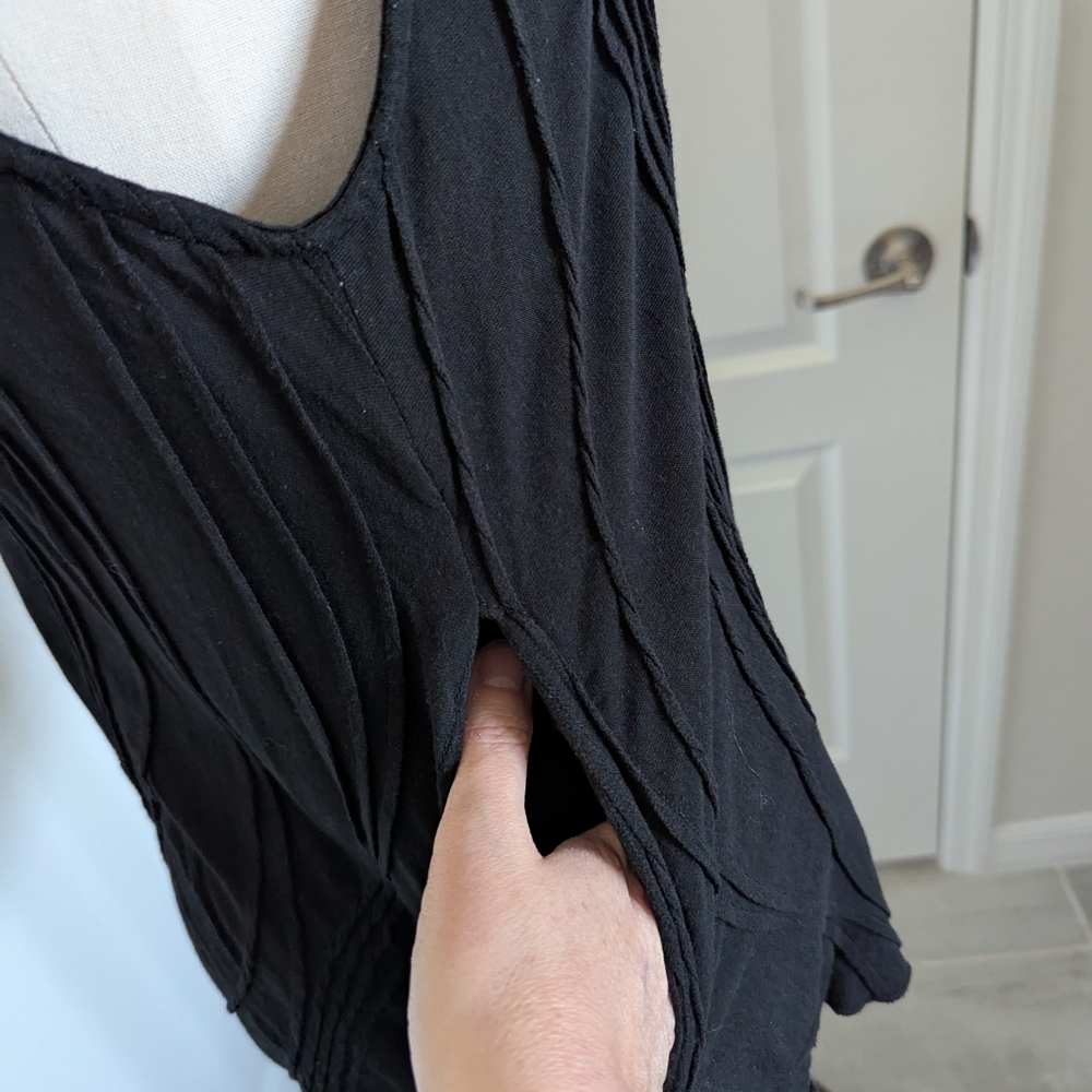 Black Pleated Sleeveless Tank Top - Picture 5 of 8